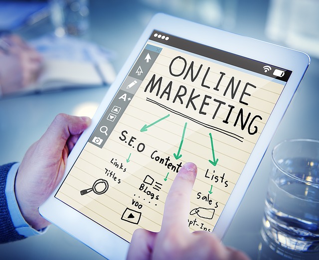 prohlížení online marketingu